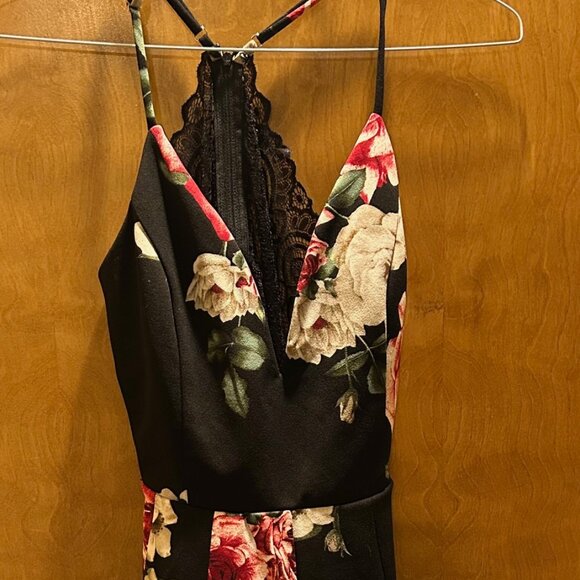 Windsor Black‎ and Floral Halter Mini Romper Beautiful Lace Back Size Medium - Picture 1 of 2